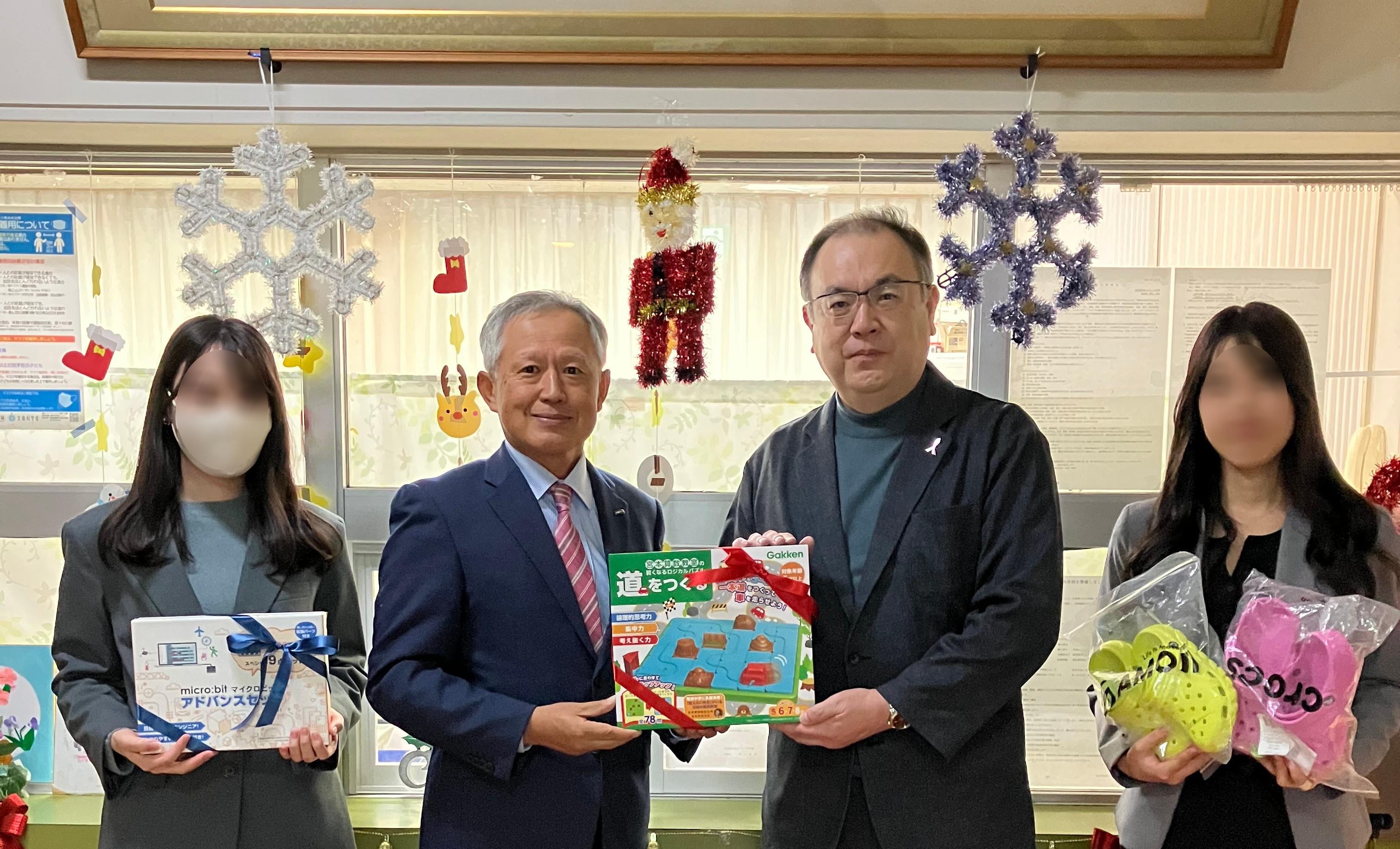 アイリス学園さまへの寄付