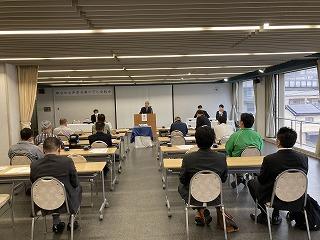 01_総会_三幡会長 (議長).jpg